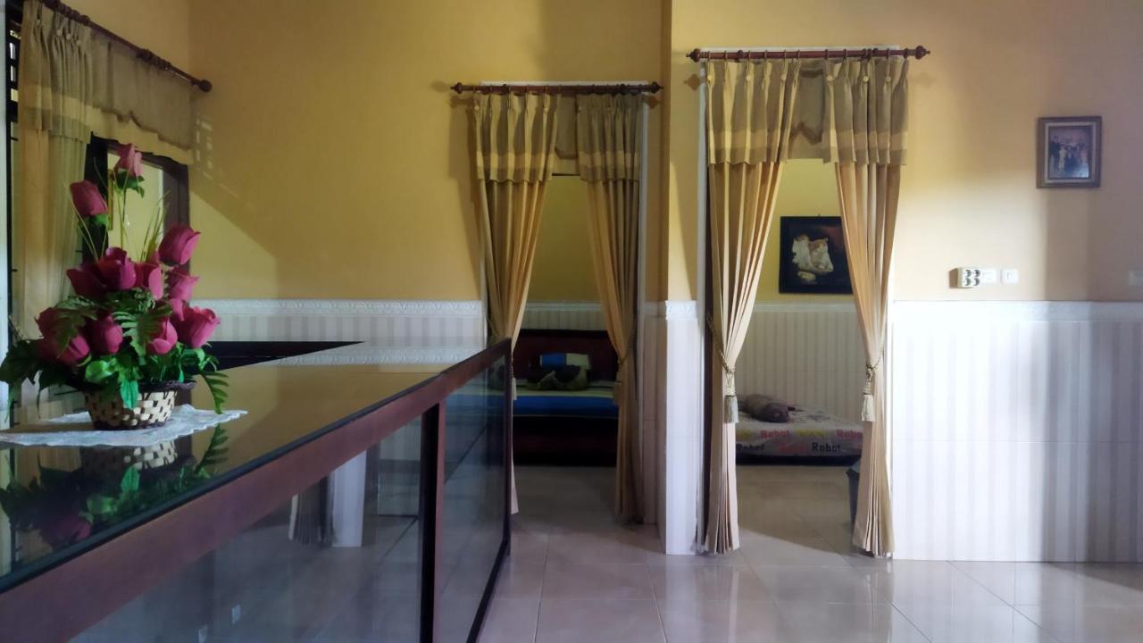 Bougenville Homestay Lembar  Exterior foto