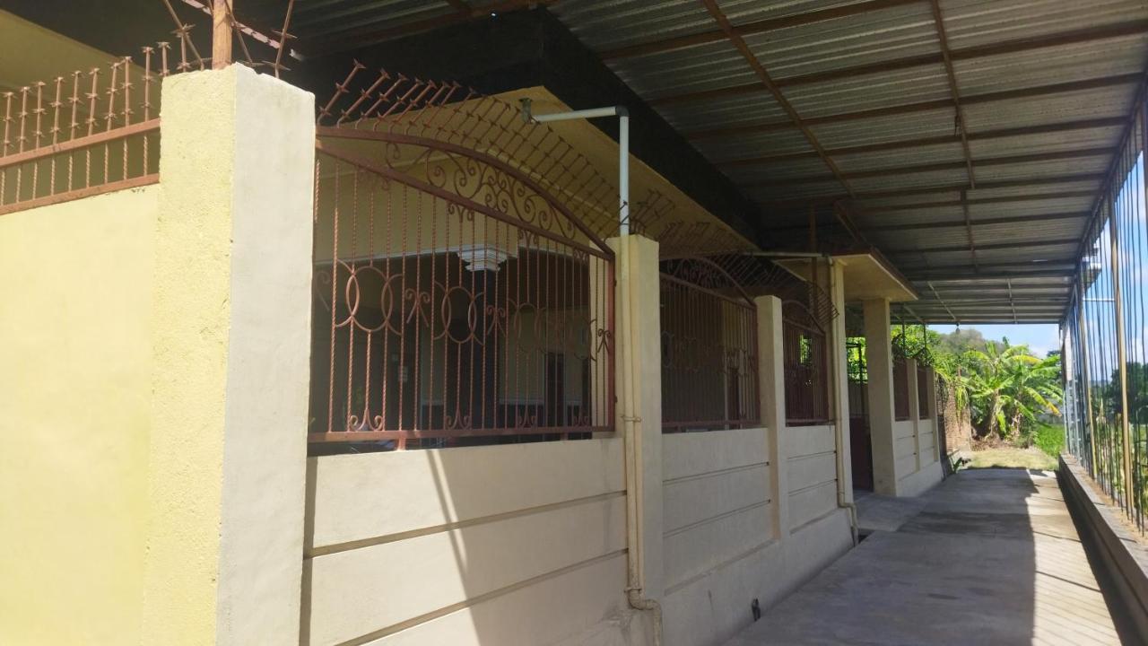 Bougenville Homestay Lembar  Exterior foto