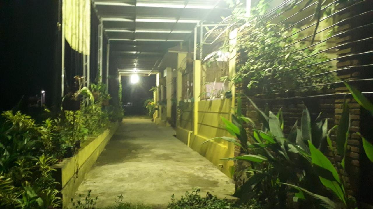 Bougenville Homestay Lembar  Exterior foto